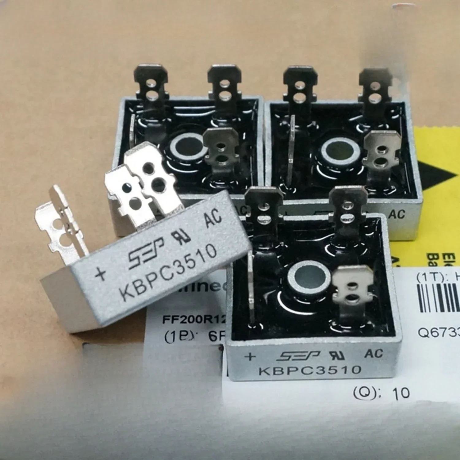 

S15VB100 S25VB100 S35VB100 S50VB100 SKBPC3516 SKBPC5016 KBPC3510 KBPC5010 KBPC3516 KBPC5016 Оценочная плата