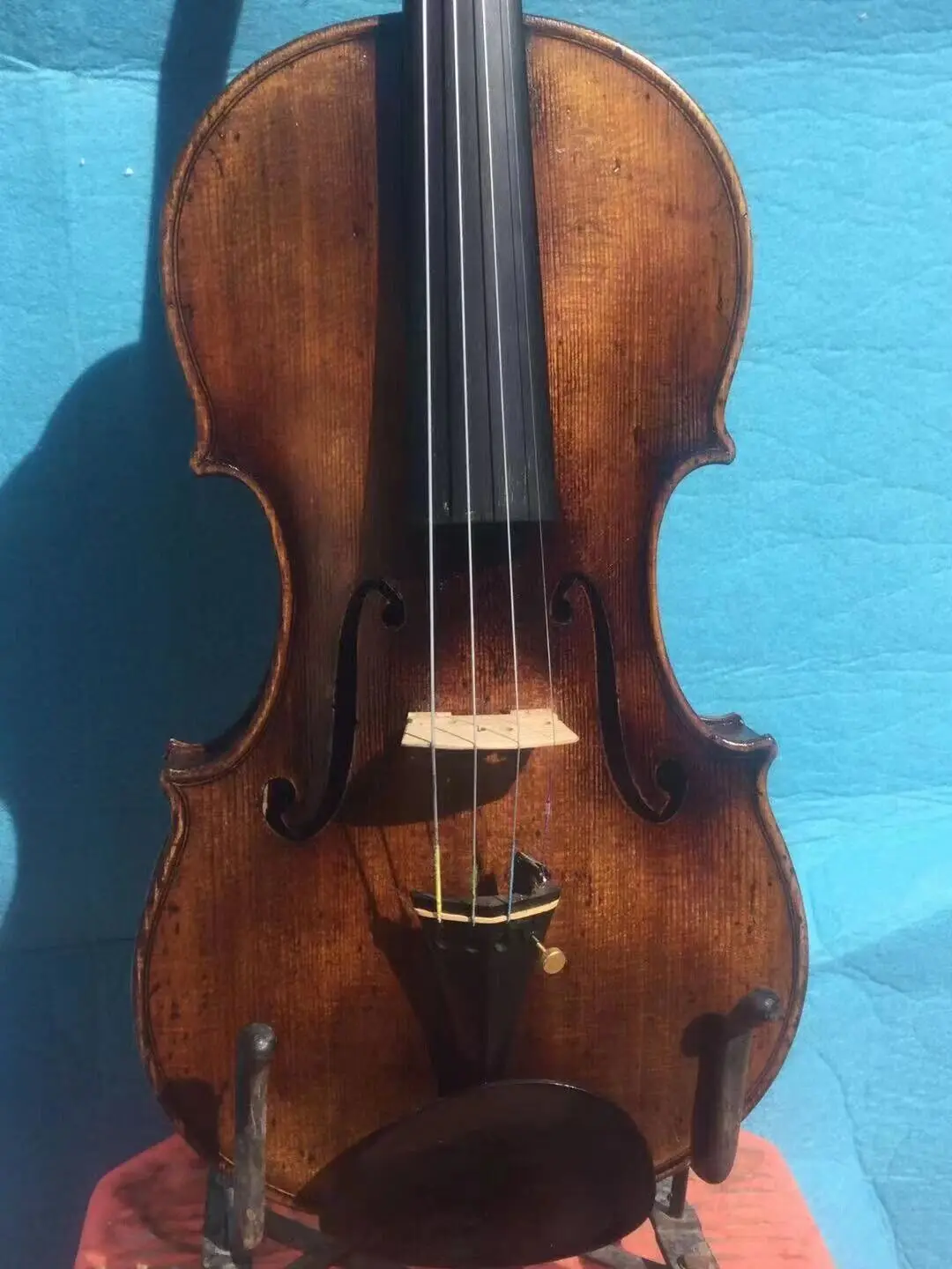 Фото Скрипка 4/4, модель Guarneri, европейский клен с огненной крапановой отделкой, еловая верхняя дека, профессиональная. №1