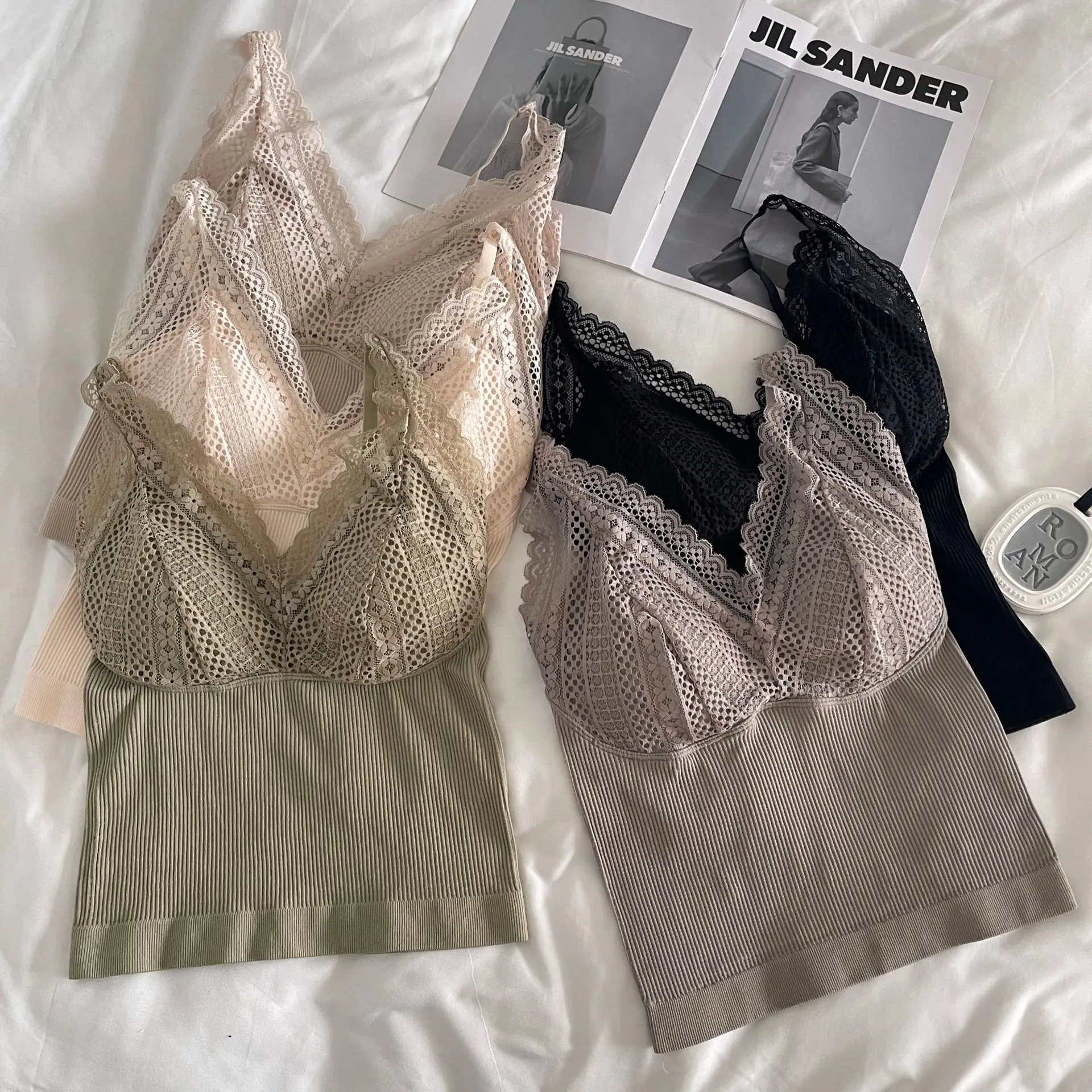 

Женское интеллектуальное кружевное осеннее длинное нижнее белье на бретельках с V-образным вырезом для демонстрации тонкой и красивой спин...