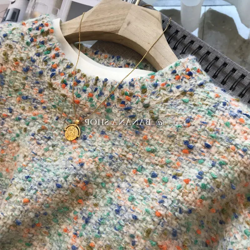 Женский свитер с круглым вырезом длинным рукавом и