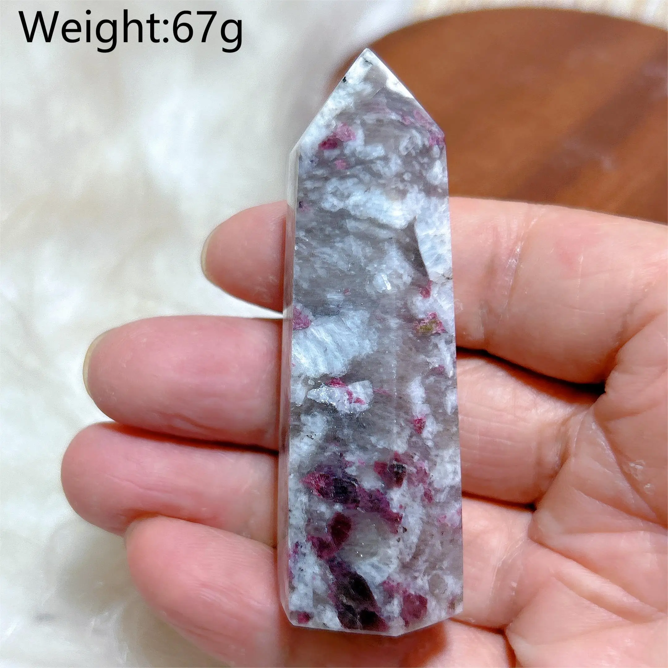 

Розовый турмалин башня