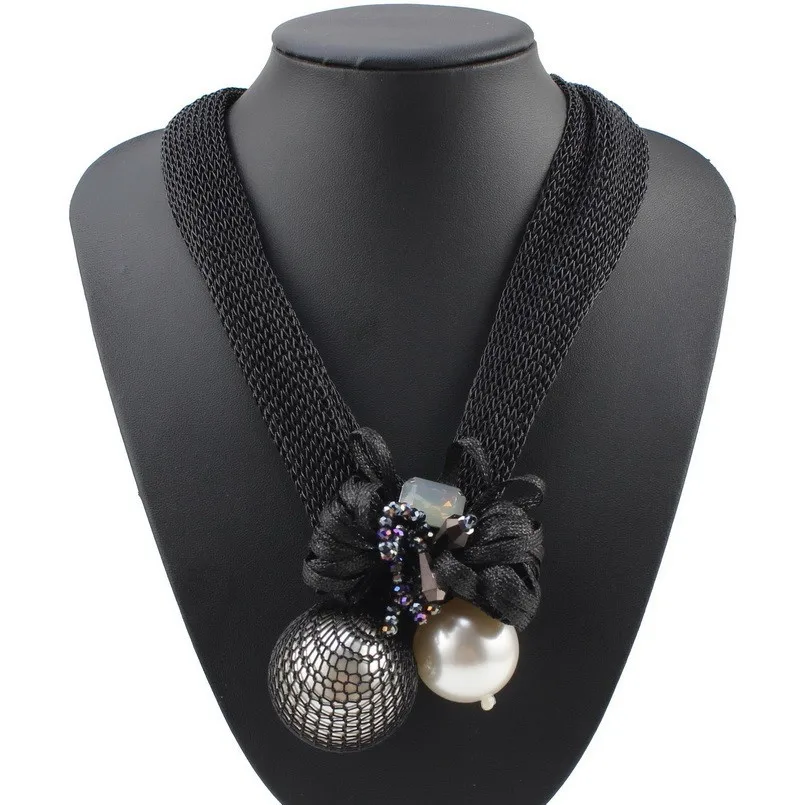 Женское ожерелье с подвеской-бусиной массивное из веревки искусственным