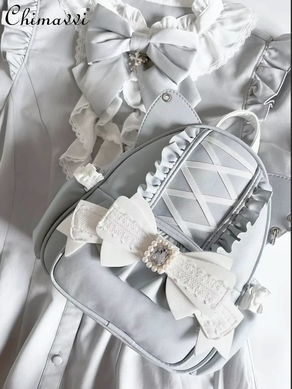 Женский рюкзак на молнии в японском стиле с кружевными вставками и бантом виде