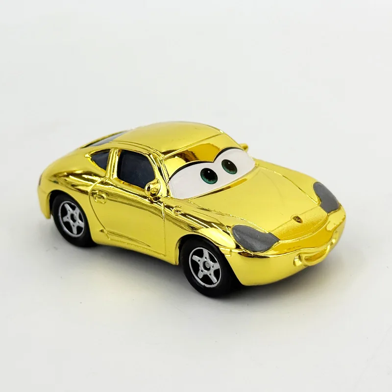 Фото Коллекционная модель из золотистого хромированного сплава Takara Tomy Disney Cars: Молния МакКуин и Салли Каррера — литая игрушка для мальчиков, для демонстрации №2