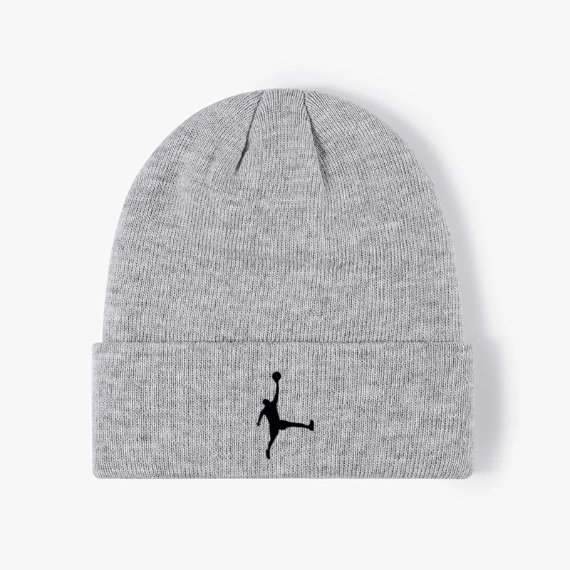 Фото 2024 Real mink fur hat for men and women new sport logo thickened women's fur hat women's winter knitted №1