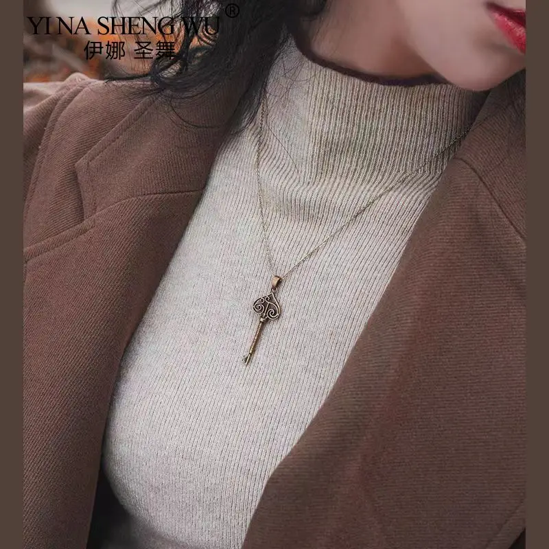 

Retro Key Necklace Hollow Design Sense Simple Creative Personality Trend Pendant Clavicle Chain Unisex All-match Decoration