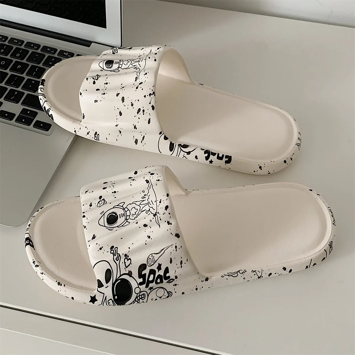 

Female Summer Korean Fashion EVA Home Personality Street Cool Slippers Anti-Skid Deodorant Light Soft Bottom Bathroom Slippers