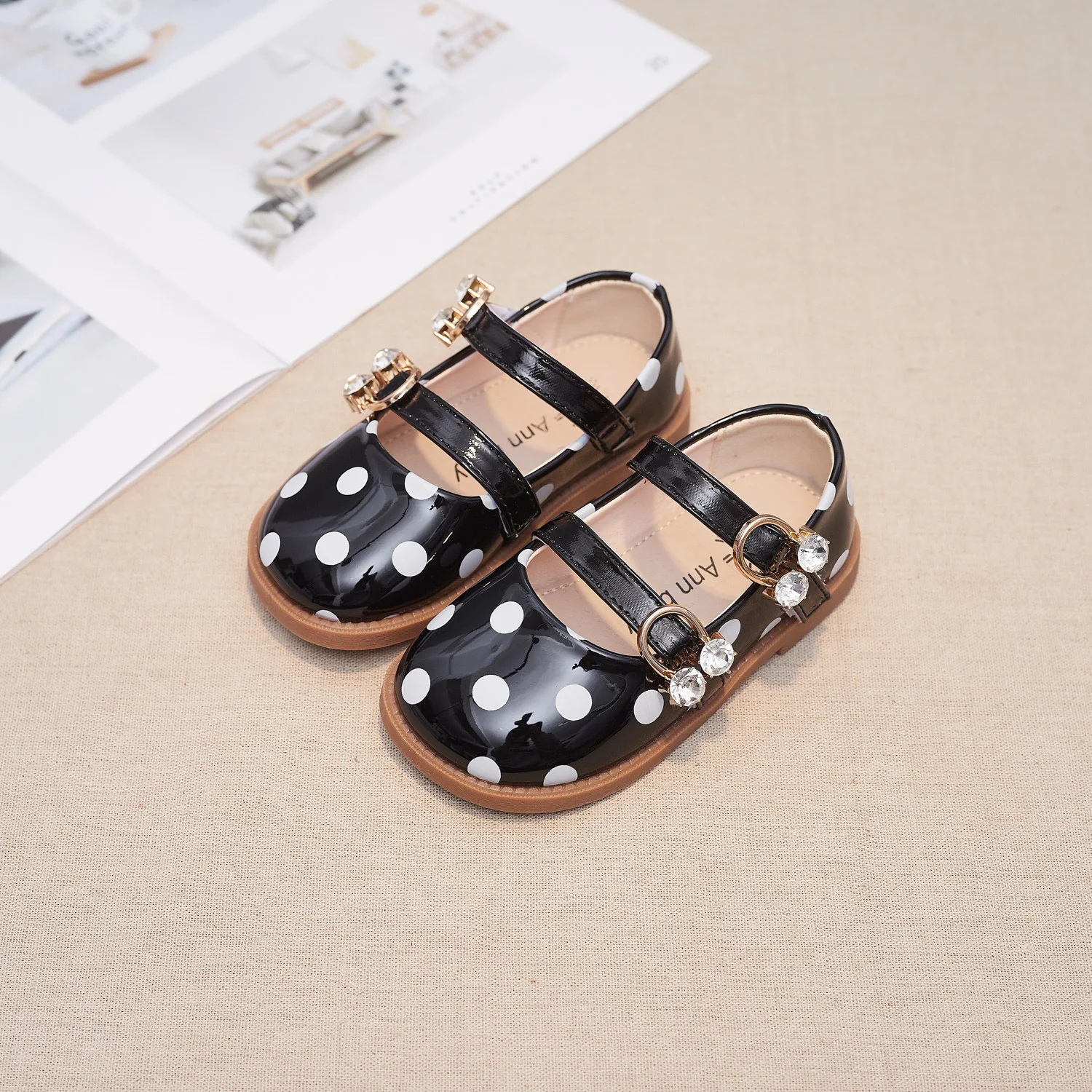 

Туфли кожаные в горошек для девочек, весна 2022