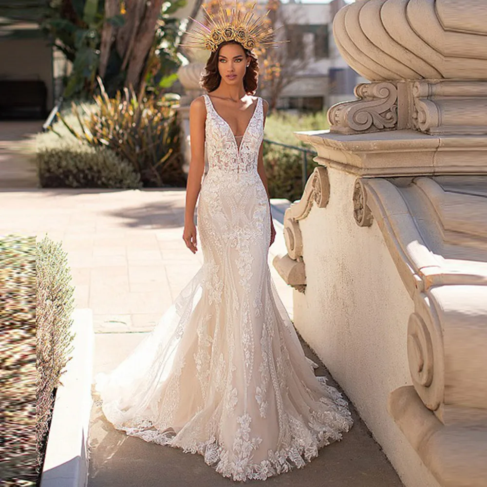 

Gorgeous Mermaid Wedding Dress 2022 Sleeveless V-Neck Sexy Backless Tulle Bridal Gown Lace With Button For Bride Custom Made