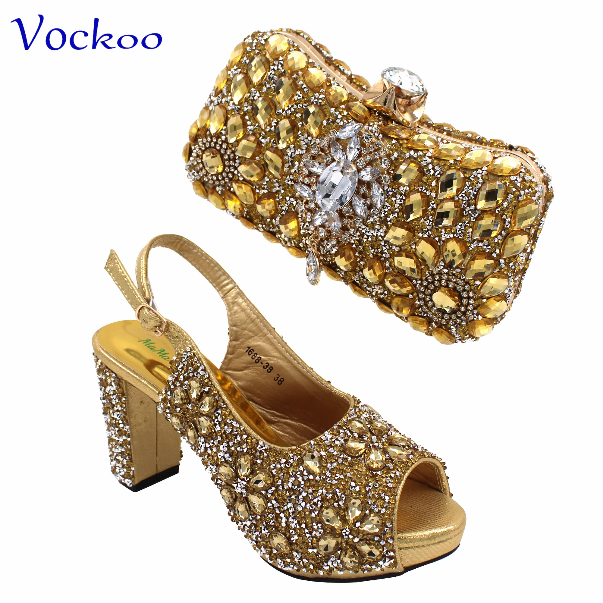 Рисунок 2 - Африканская женская обувь и сумка золотого цвета