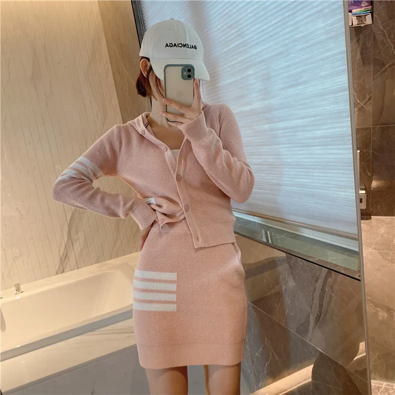 Autumn and Winter 22 TB College Style Fuge Color Contrast Hooded Knit Slim Cardigan Slim Wrap Hip Skirt Suit Women