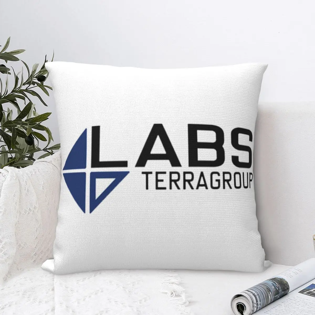 Квадратная наволочка Escape From Tarkov Labs Terragroup полиэстеровая подушка декоративная на