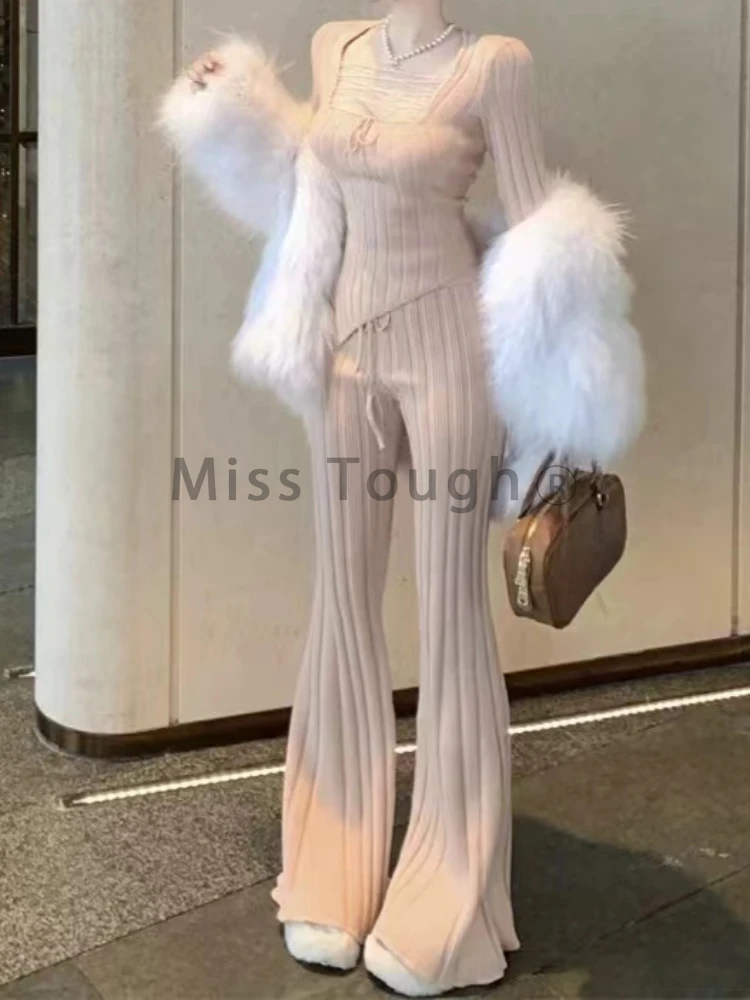 Женский трикотажный костюм из двух предметов розовый свитер на завязках и