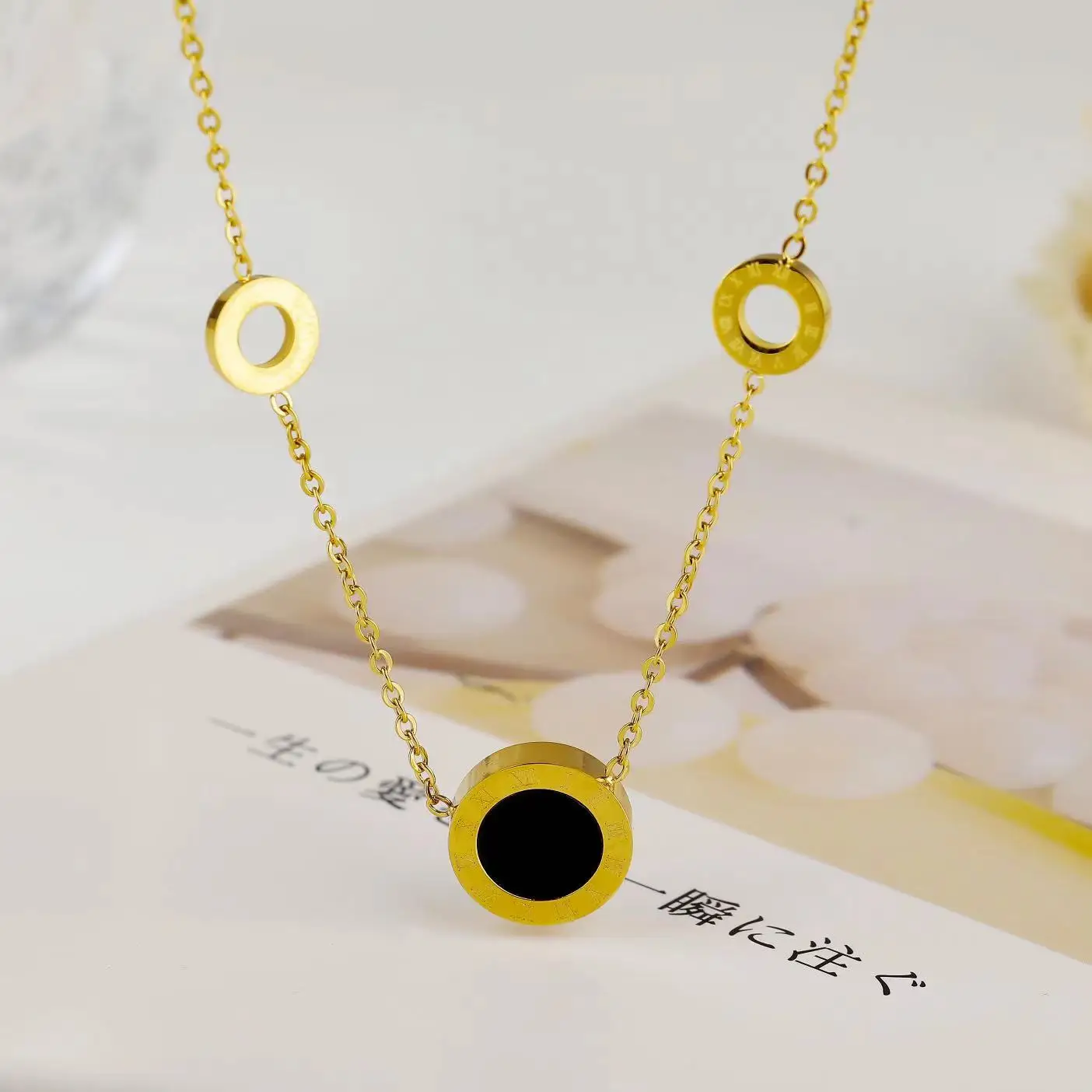 

2023 Fashion New Girl Gift Stainless Steel Chain Black Double Sided Roman Numeral Pendant Necklace
