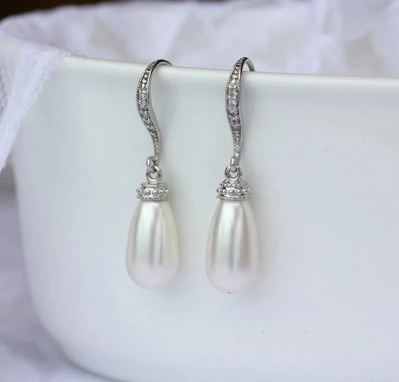 

New drop-shaped imitation freshwater pearl shell beads set long women's earrings