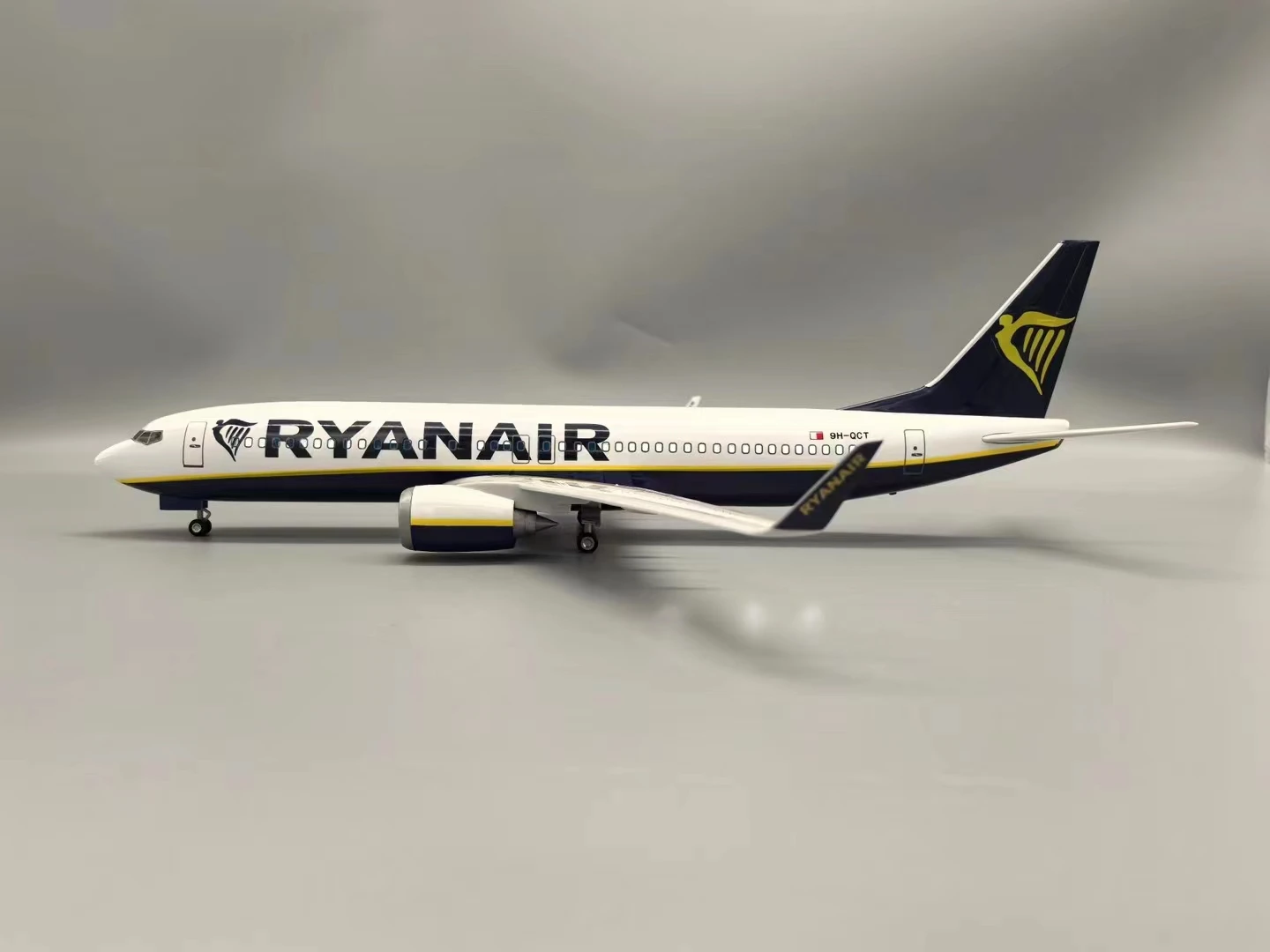 Фото Масштаб 47 см 737 Модель самолета Ryanair b737 Модель самолета Комплект модели самолета со светодиодной подсветкой Материал из искусственной смолы с высокой имитацией №5