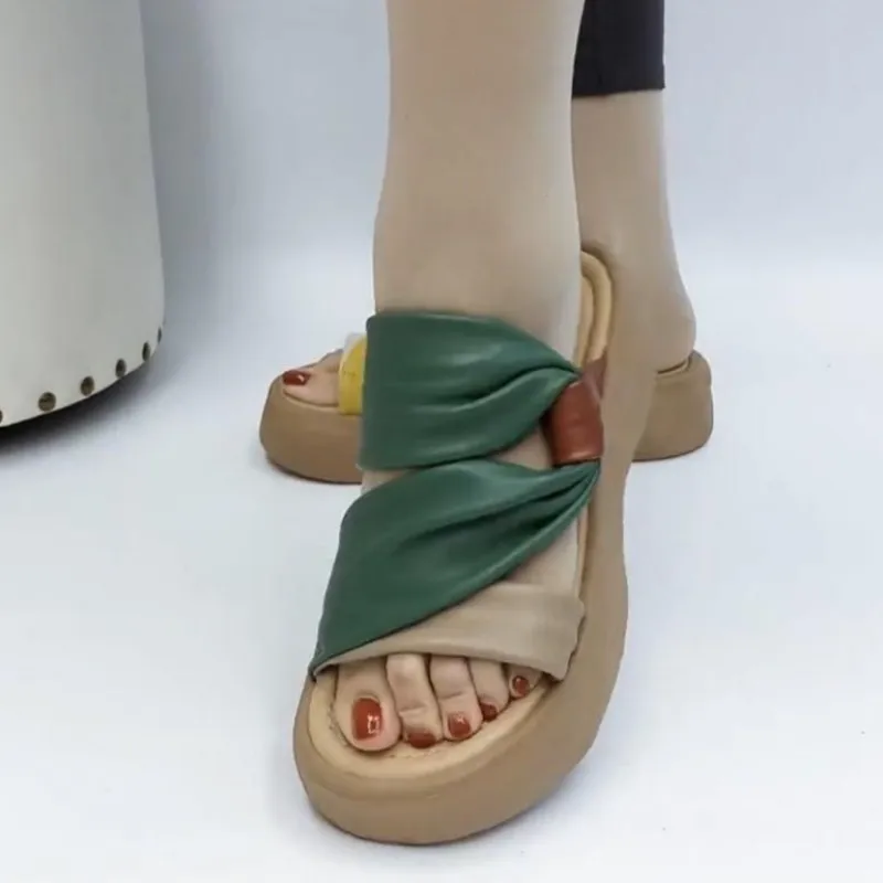 

Новинка 2023, Брендовые женские повседневные тапочки, шлепанцы, женские летние сандалии с ремешком на пятке, сланцы, Классическая пляжная обу...