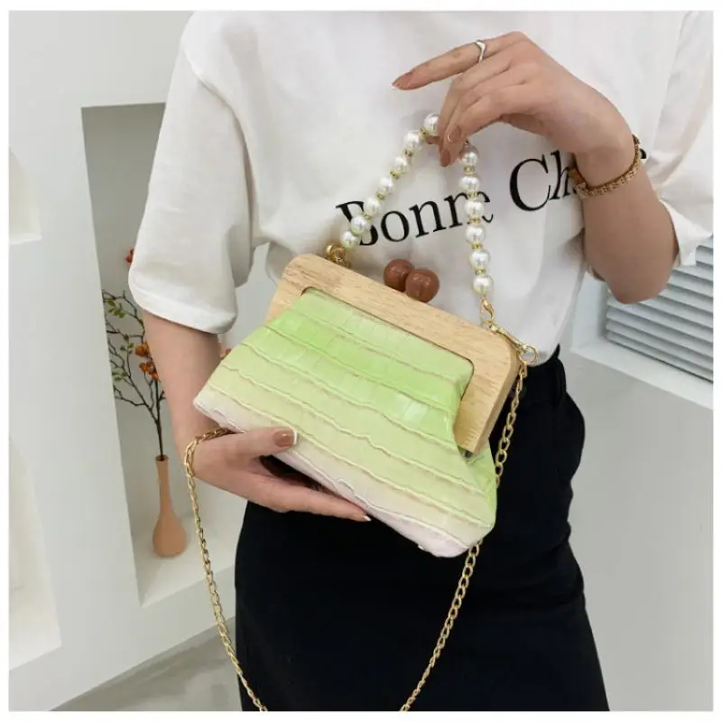 

Summer Pearl Handbags for Women Retro Chain Shoulder Crossbody Bag Ladies Fashion Wood Clip Shell Bags Purses Shopper Bag 2022