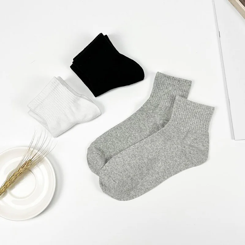 High Quality 3 Pairs Casual Soft Breathable Solid Color Outdoor Running Sports Business Socks Simple Fashions Male Crew Socks