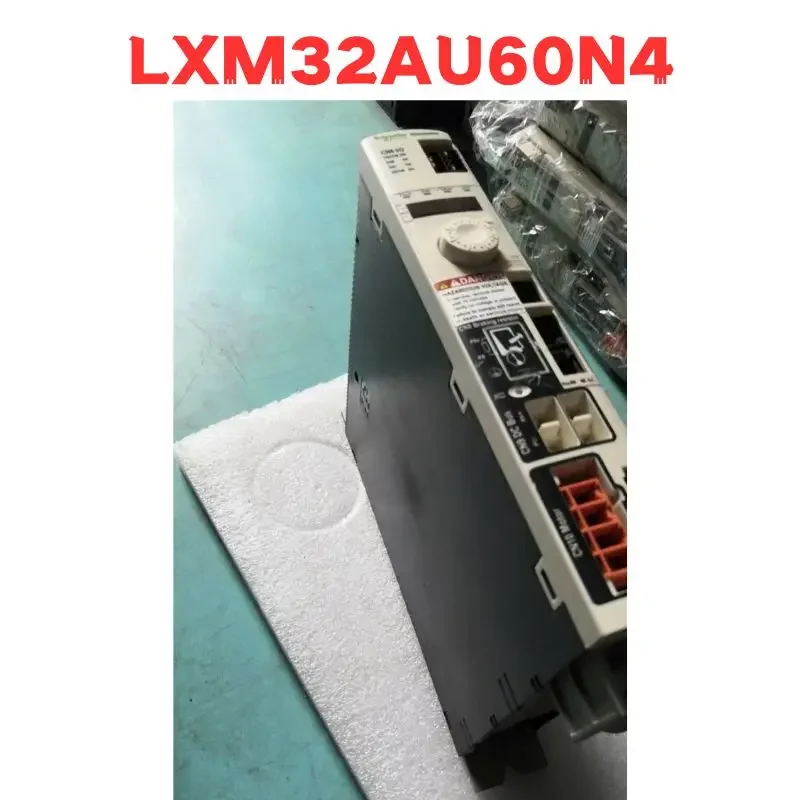 Б/у сервопривод LXM32AU60N4 протестирован