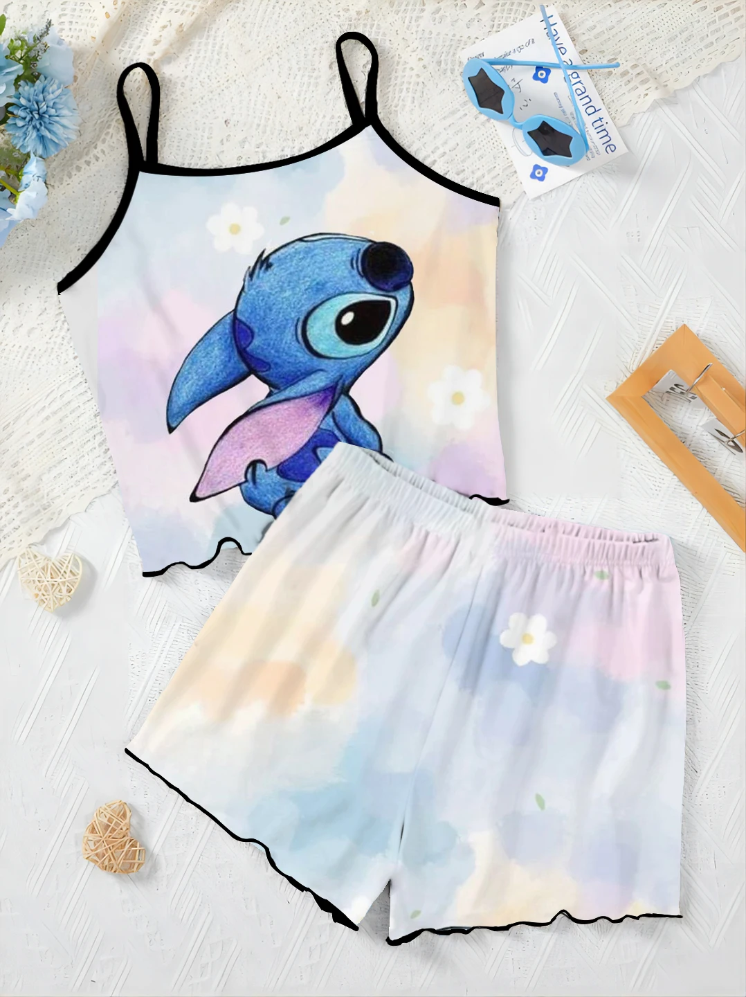 Пижамный комплект Женский из жилета и шортов на бретелях