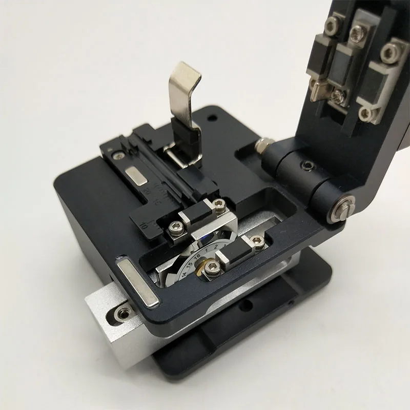 Рисунок 2 - Оригинальный нож для резки оптического