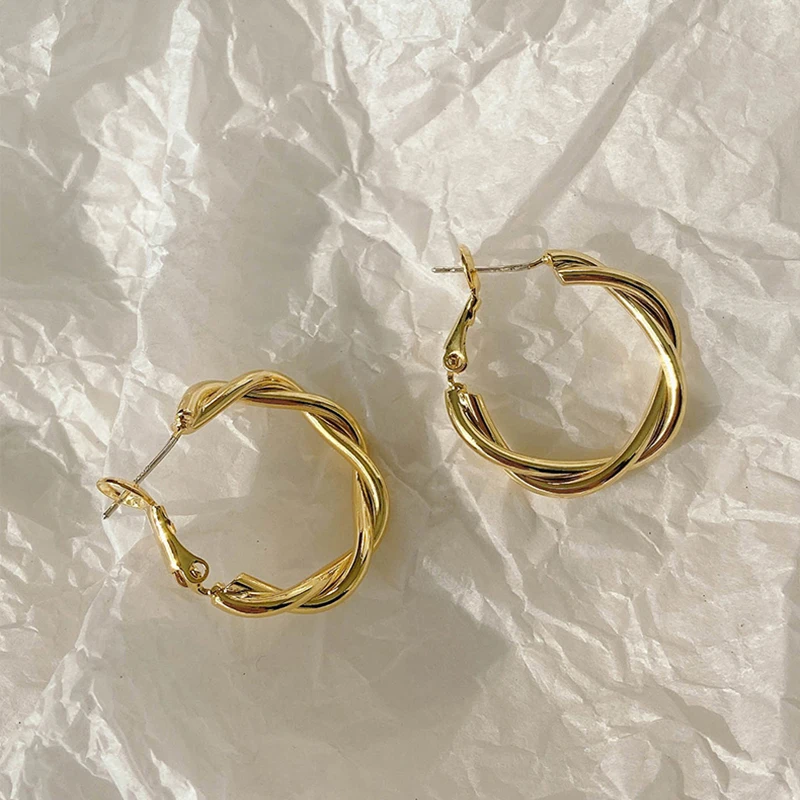 

Metal Twist Circle Hoop Earrings Woman Minimalist Winding Light Luxury Buckle Dangle Stud Earring Party Unusual Ear Clip Jewelry