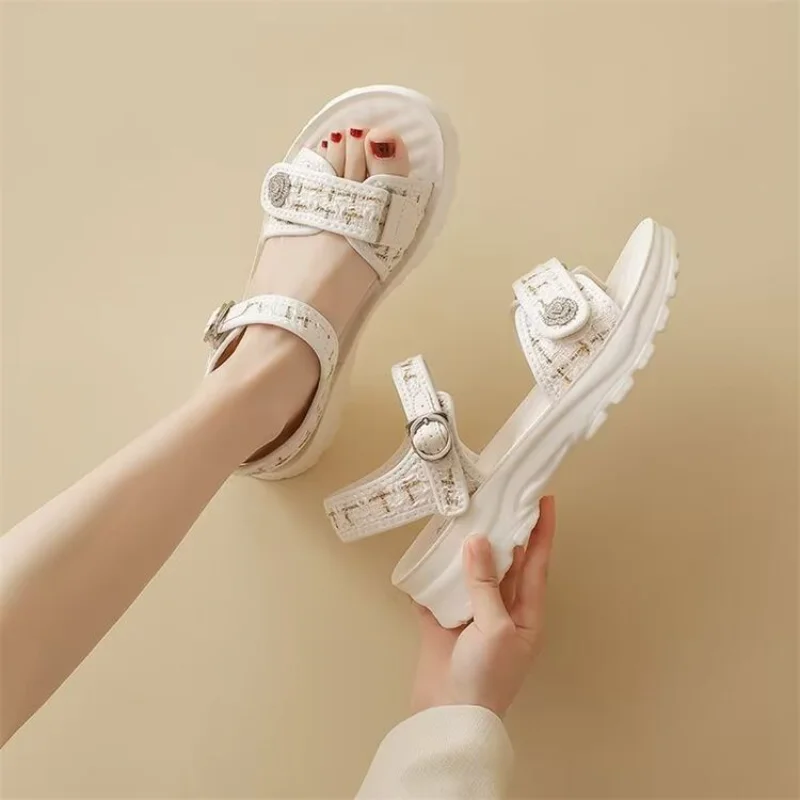 

2023 Summer New Thick Sole Sandals with Anti slip Matsuke Soles and Casual Versatile Beach Shoes heels women shoes