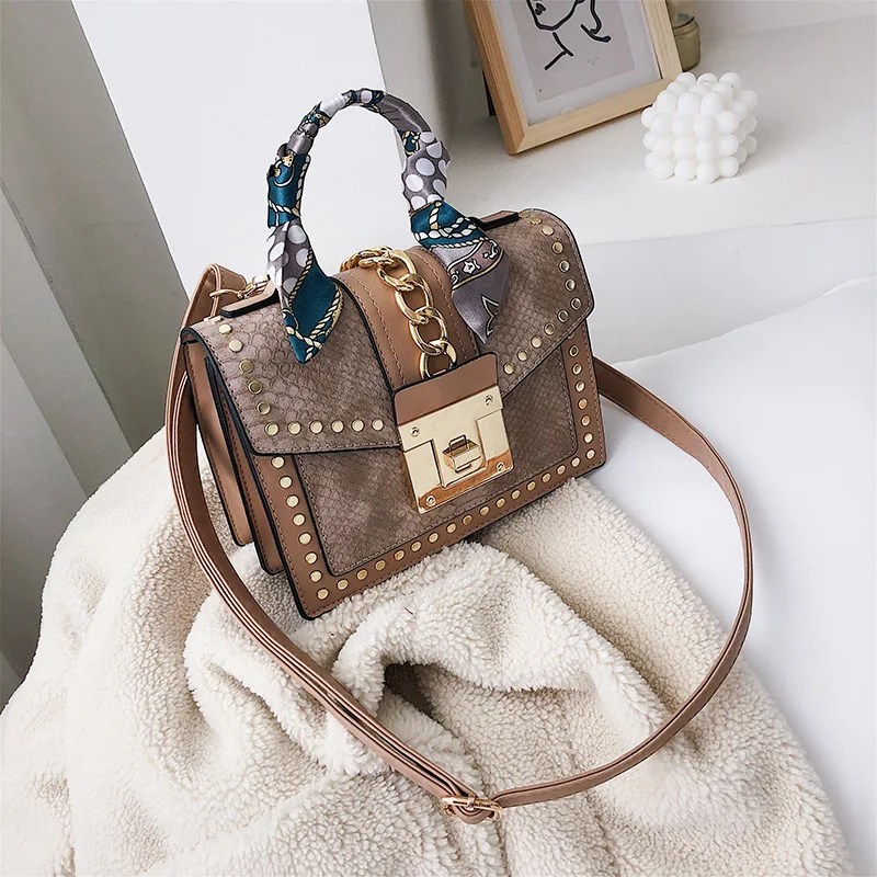 

Женская модная квадратная сумка на плечо, новинка 2023, роскошные женские дизайнерские Сумки из искусственной кожи, Шелковые сумки-мессендже...