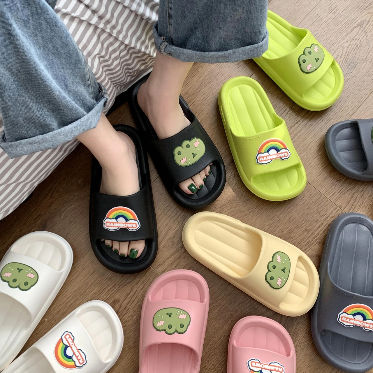 

Женские домашние тапочки на толстой подошве, Нескользящие Шлепанцы из ЭВА, Повседневная пляжная обувь с мультяшными радужными животными, ...