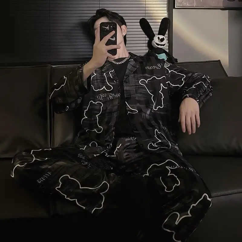 Violent bear couple pajamas spring and autumn cartoon cool long sleeve thin home service suit can be worn outside.