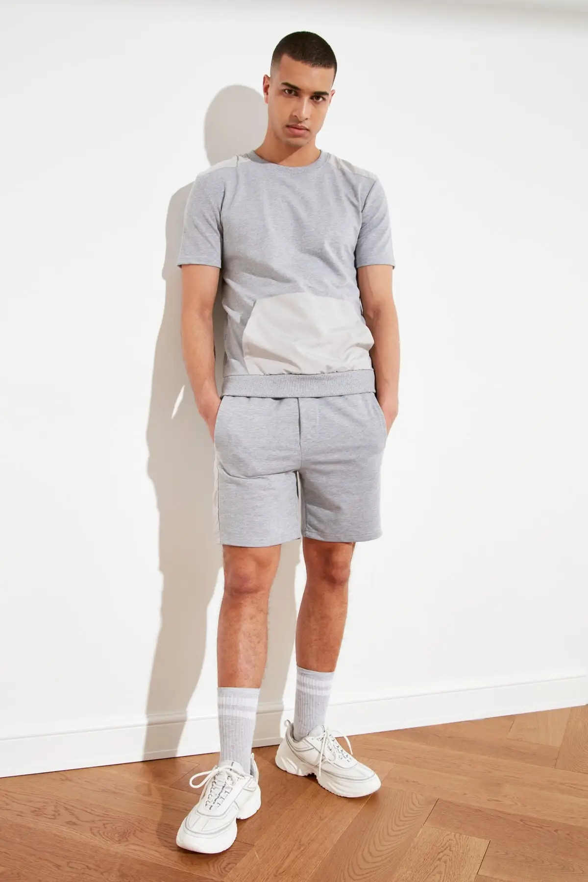 

Trendyol Male Micro Detailed Panelli Tracksuit Set TMNSS21EM0046