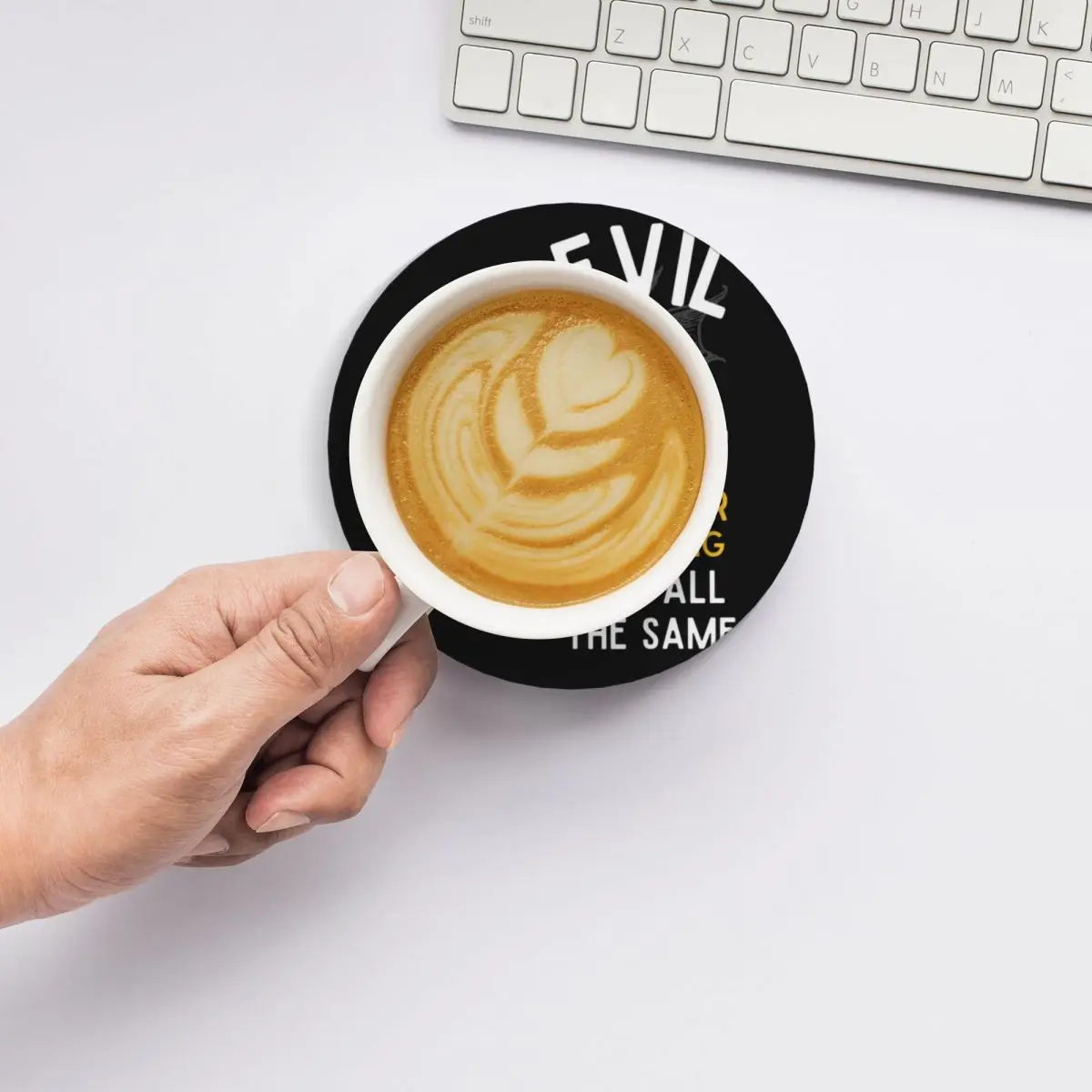 Зло-зло-Малый большой средний это все то же-коккатрис-черные фантазийные