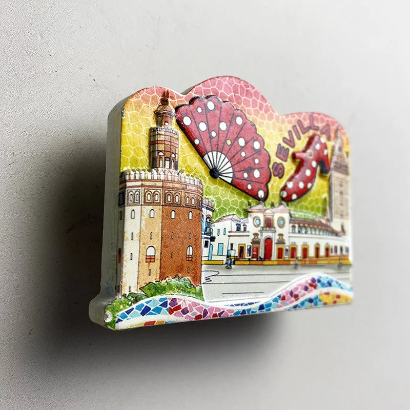 Туристические сувениры в виде холодильника Севилья