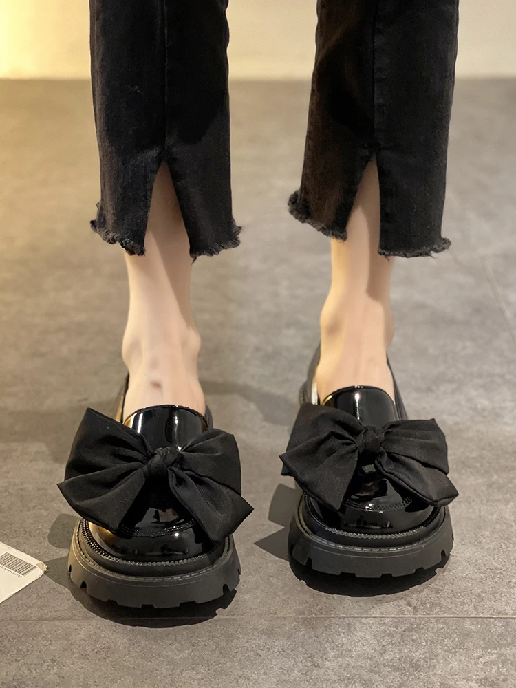 

Womens Derby Shoes Round Toe Modis Casual Female Sneakers Loafers With Fur Clogs Platform All-Match Bow-Knot Leather Retro 2022