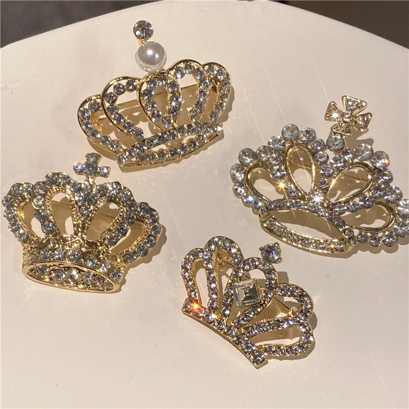 

New Fashion Metal Crown Brooches Crystal Rhinestone Pearl Lapel Pin Suit Shirt Collar Pins for Women Jewelry Accessories