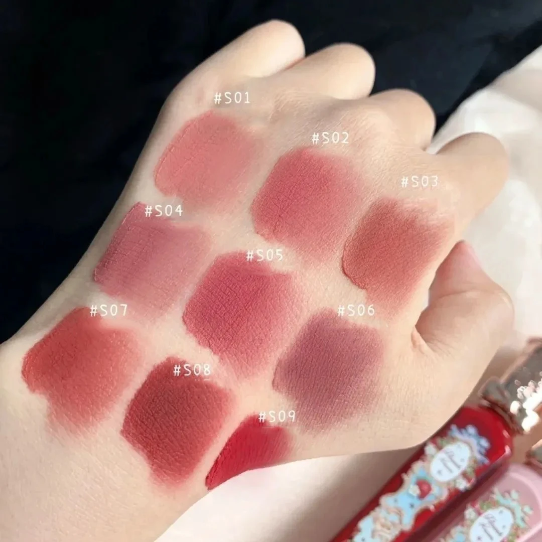 Фото Матовая жидкая помада Flower Knows Strawberry Rococo, веганская, не тестированная на животных, с эффектом бархата, стойкая, высокопигментированная, для макияжа губ. №2
