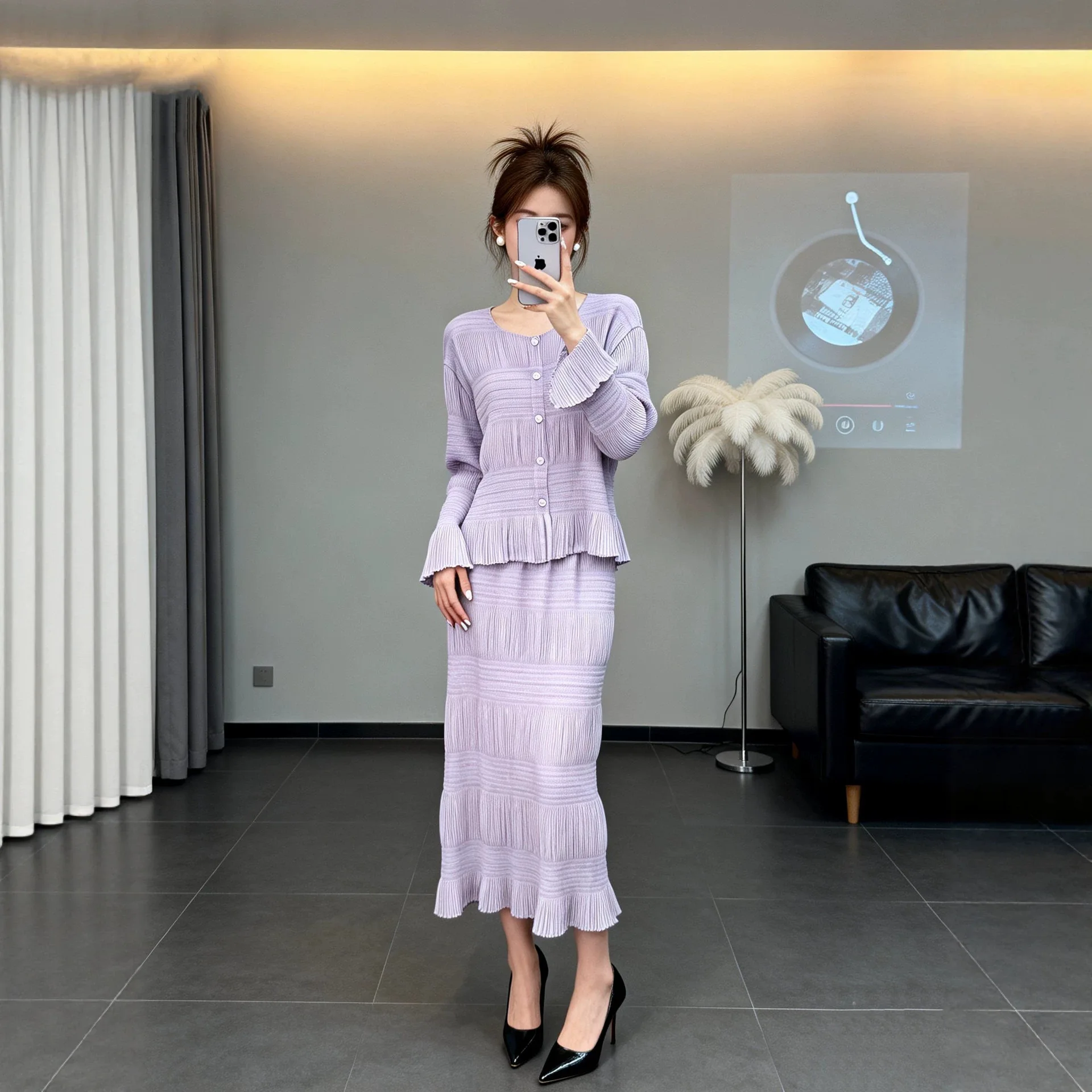 Фото Женский плиссированный кардиган Miyake с рюшами, круглым вырезом, длинными рукавами и однобортной застежкой №5