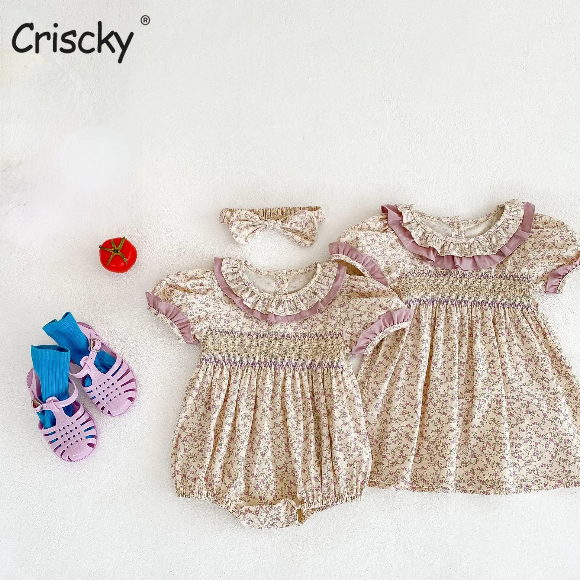 

Детский комбинезон с оборками, с коротким рукавом