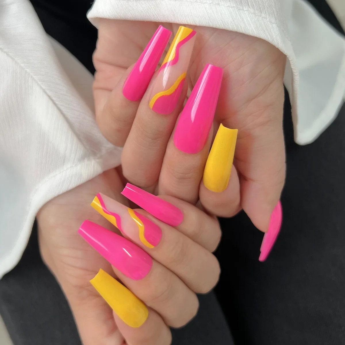 

24pcs False Nail Press on Full Mid-length Bright Solid Color Fake Nails Easy Wear for Christmas Reusable Natural For Office