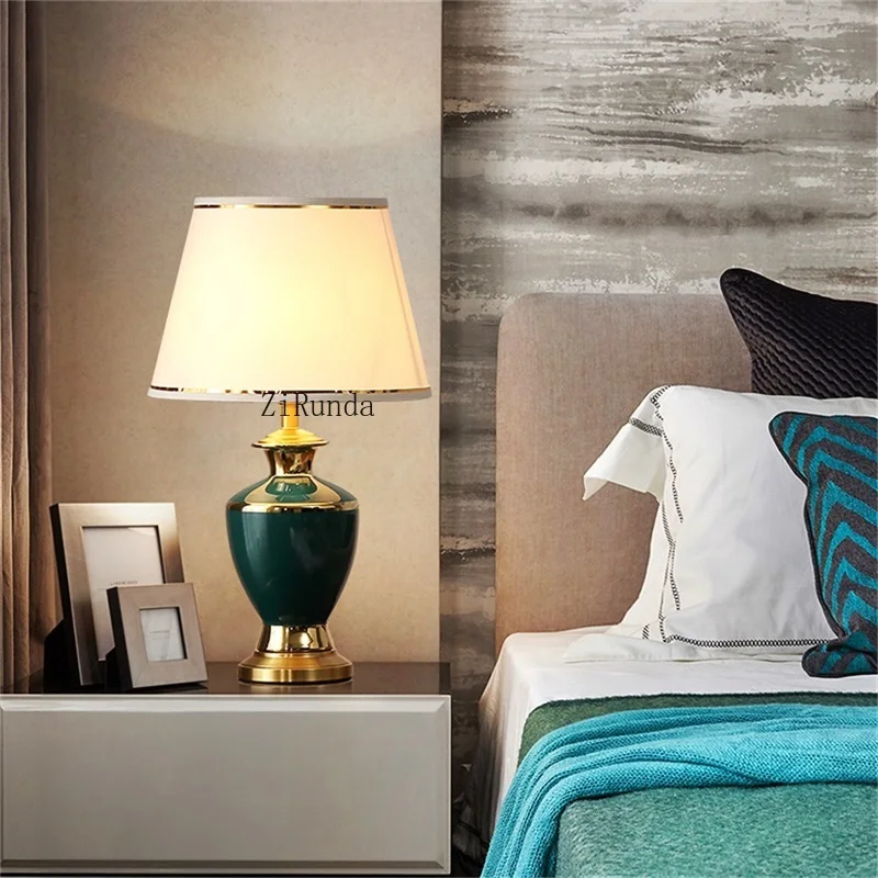 Керамическая настольная лампа