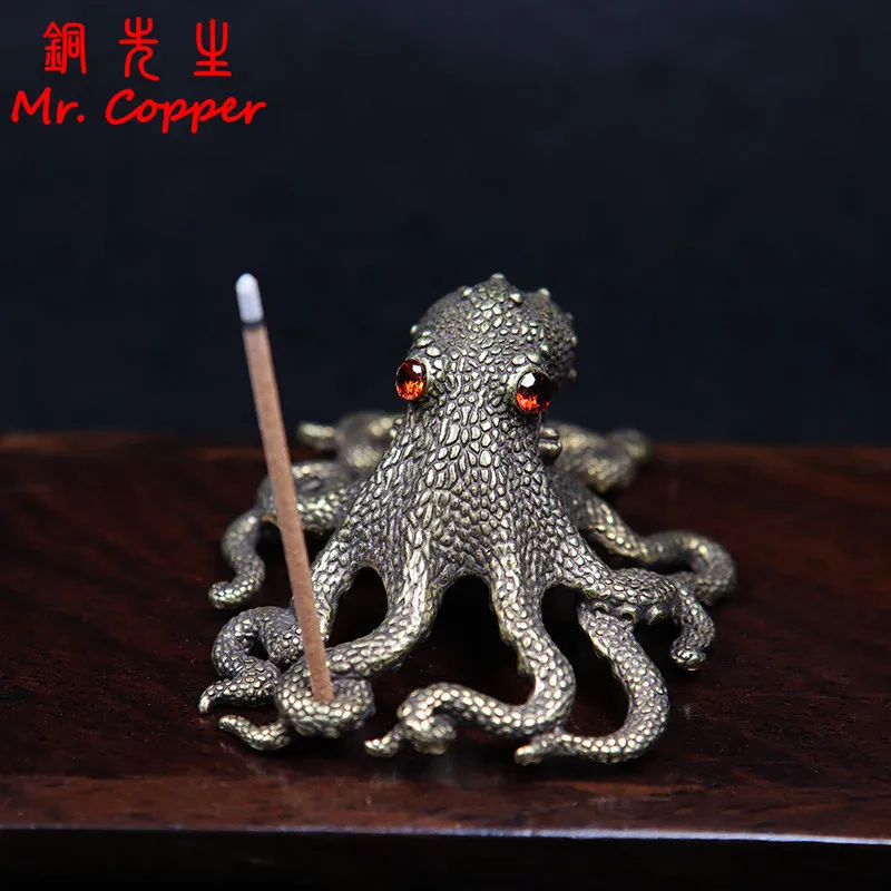 Red Eyes Octopus Statue Retro Brass Tea Pet Desktop Ornament Home Decorations Accessories Crafts Animal Figurines Incense Holder