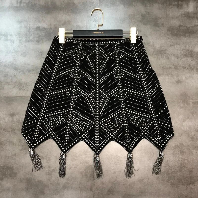 Мини-юбка женская трапециевидная с бахромой мини-юбка и стразами чёрная