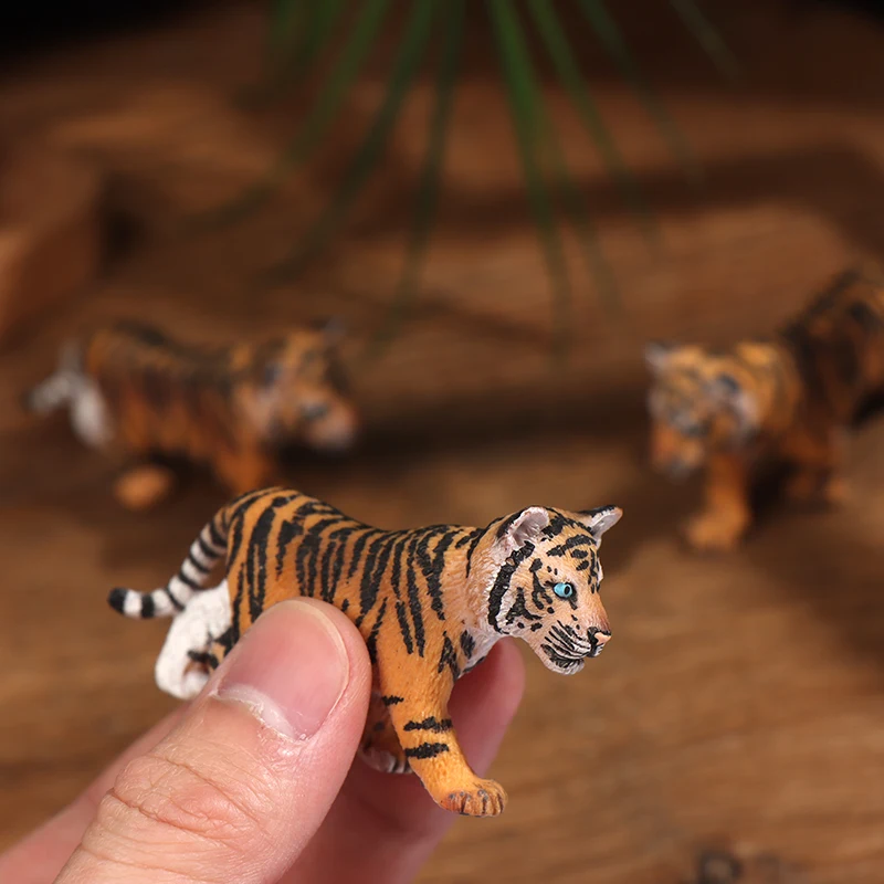 

Мини-фигурки тигровых животных, 1 шт., статуэтка, миниатюрный кукольный домик, модель молодого тигра, домашний декор, милые аксессуары