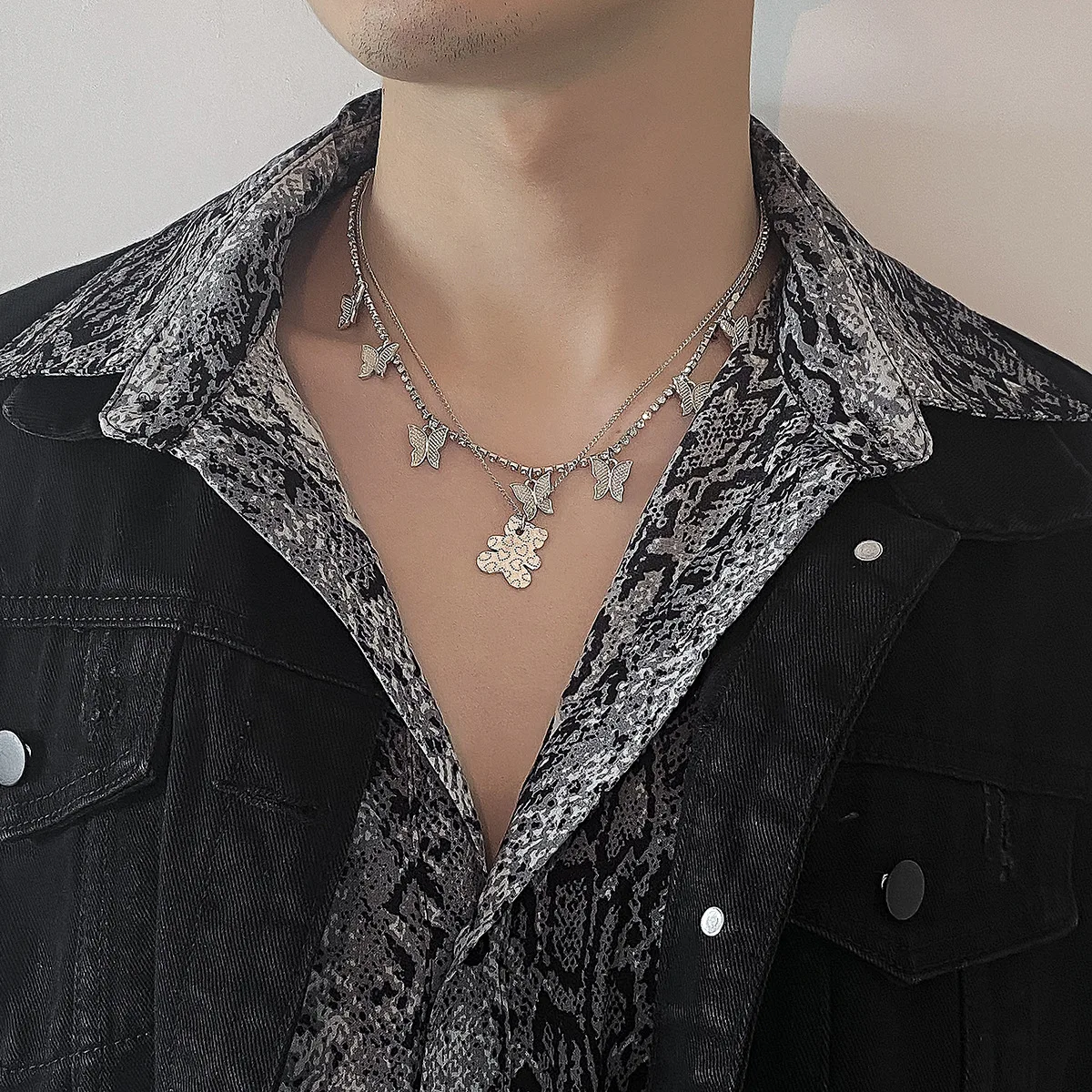 

Retro Inlay Diamonds Claw Chain Butterfly Men's Necklace Temperament Print Love Bear Multi-Layer Necklace Party Gifts Jewelry