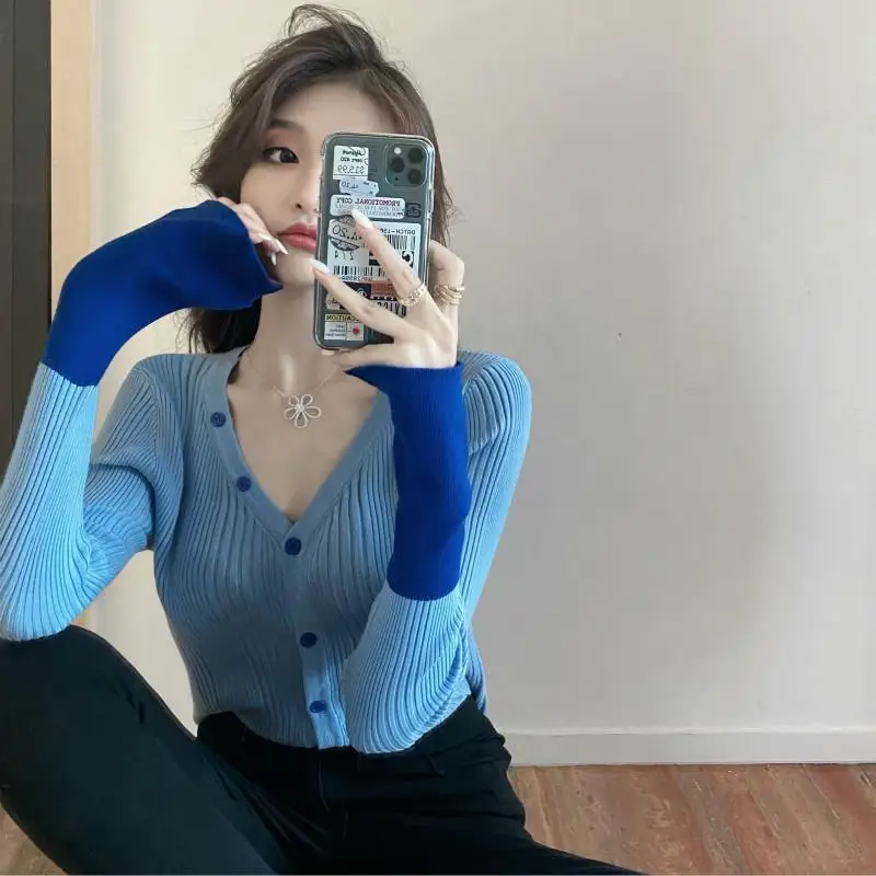 

2022 spring new color-blocking long-sleeved top Korean version slim thin sweater V-neck sweater women's clothing