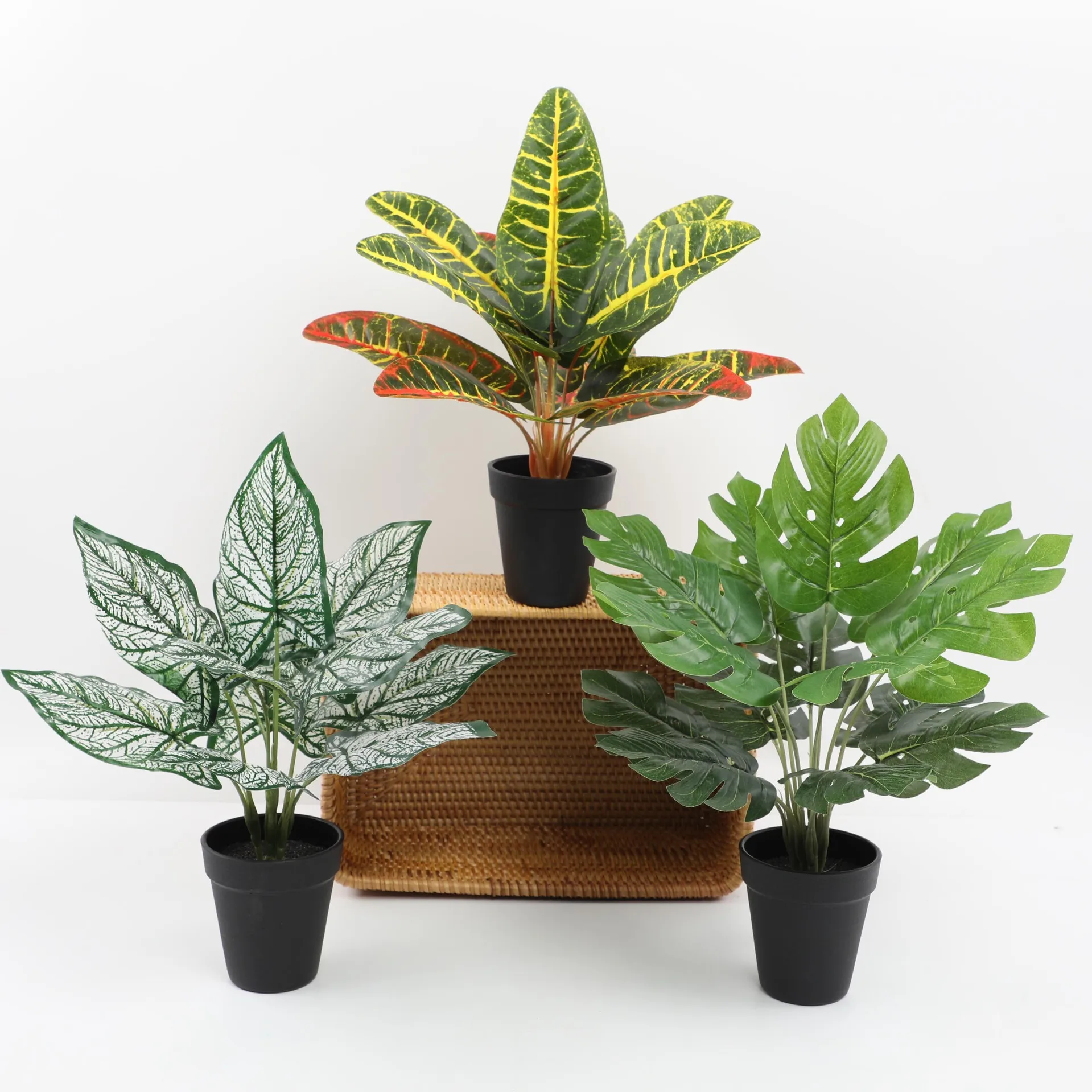 

Artificial Turtle Leaves Potted Plant Fake Green Bonsai Pot for Indoor Party Decoration Office Desktop Home Ornaments