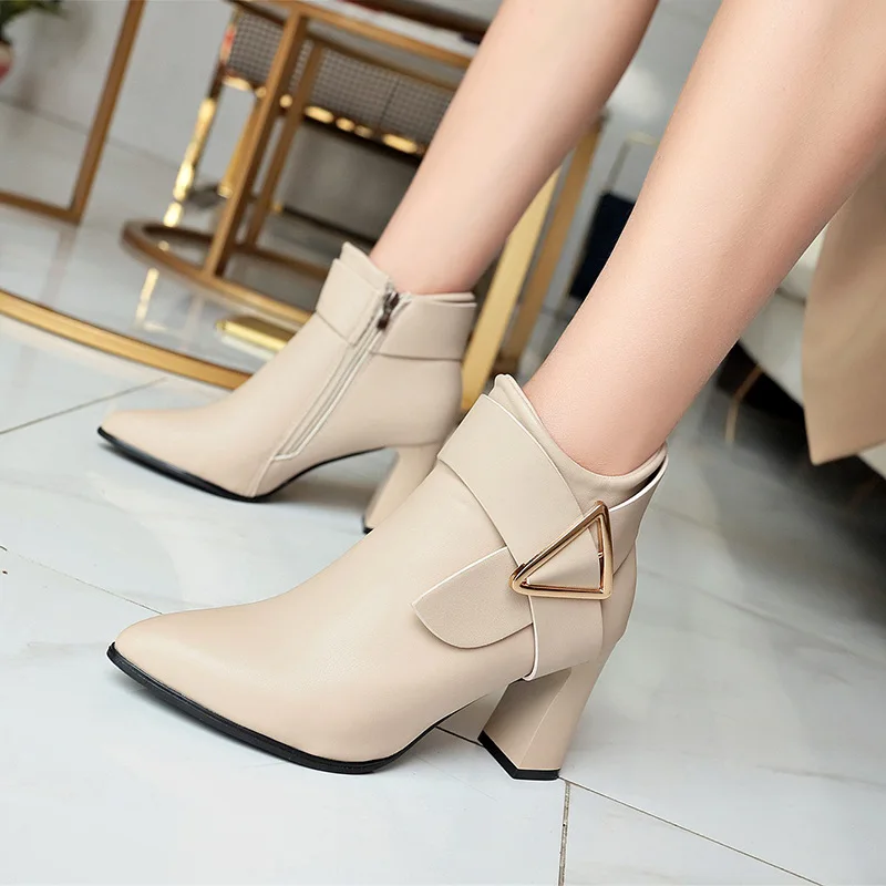 

Women Ankle Boots Fashion Retro Rivet Boots Woman Autumn Winter Pointed Toe Shoes Female Low Heel Footwear Plus Size668