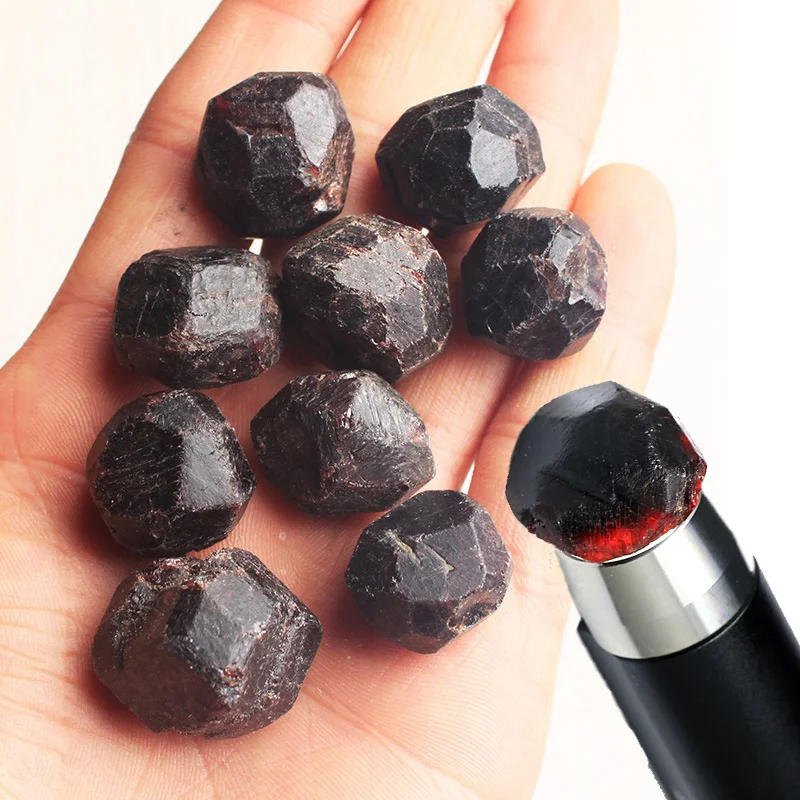 

8/1/5pcs Red Natural Garnet Quartz Crystal Gemstone Healing Energy Stone Garden Yard Home Rough Mineral Specimen Decor New