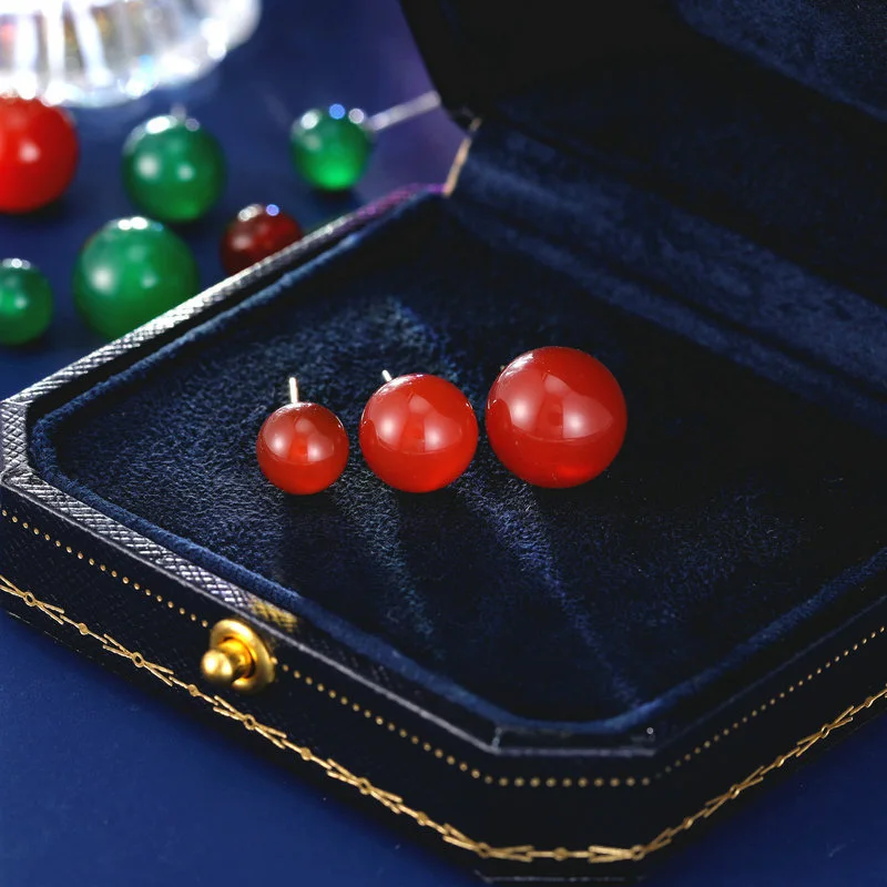 Серьги-гвоздики женские из серебра пробы с красным агатом